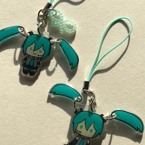 Hatsune Miku charm with moving Pigtails ~ Shrinkydink phonecharm / Car decor
