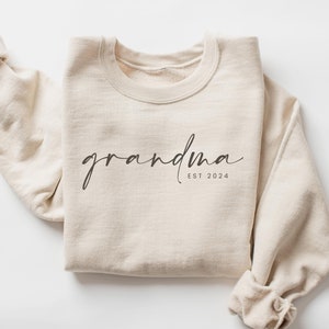 Custom Grandma Shirt, Grandma Established Shirt, New Grandma Gift, Mothers Day Gift, Grandma Birthday Gift, Minimalist Grandma, Grandpa Tee