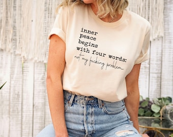 Camiseta La paz interior comienza con cuatro palabras, sudadera con citas divertidas para mujeres, camisetas con refranes, camiseta sarcástica con broma divertida para amigos