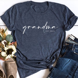 Custom Grandma Shirt, Grandma Established Shirt, New Grandma Gift, Mothers Day Gift, Grandma Birthday Gift, Minimalist Grandma, Grandpa Tee