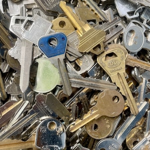 Assorted Vintage Keys - Brass and Steel - Steampunk, Steelpunk, Dieselpunk, Crafts, Aesthetic, Set of 15, Customize your set