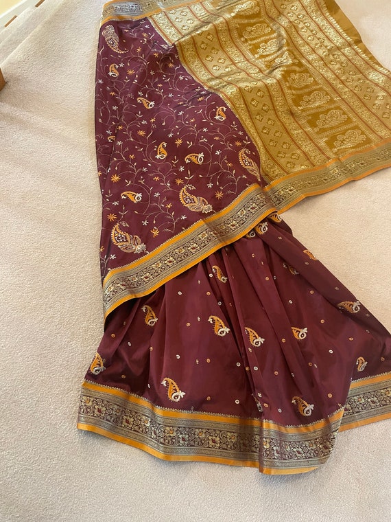 Beautiful Embroidered Saree. Maroon Color with Go… - image 2