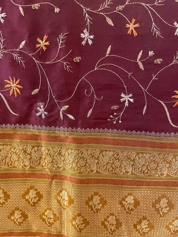 Beautiful Embroidered Saree. Maroon Color with Go… - image 6