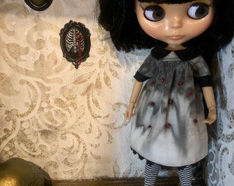 Hand painted dress for Blythe, gothic dress, Blythe dress, spooky dress, Halloween outfit