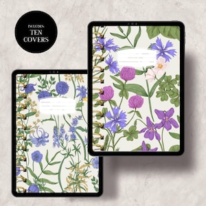 Op de afbeelding: Twee digitale notebooks met bloemmotieven. De covers hebben een crèmekleurige achtergrond met illustraties van paarse, blauwe en witte bloemen en groene bladeren. De notebooks hebben een gouden spiraalbinding en een wit label. Een zwarte cirkel met de tekst "INCLUDES: TEN COVERS" staat linksboven.