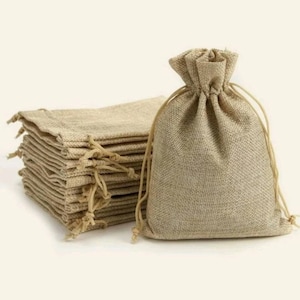 Sacchetti per bomboniere in juta, Sacchetti rustici per bomboniere in juta, Sacchetti regalo in juta, Sacchetti piccoli per bomboniere, Sacchetti con coulisse in juta, Sacchetti regalo in juta