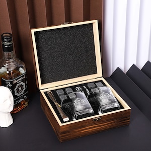 Father&#39;s Day Gift,  Custom Whisky Gift Set with Chilling Stones for Him, Personalized Whiskey Glass Set with Wooden Box, Best Man Gift