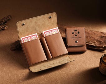 Estuche de piel personalizado para cartas, funda para cartas, estuche de piel para barajas y dados, almacenamiento grabado para juegos de cartas