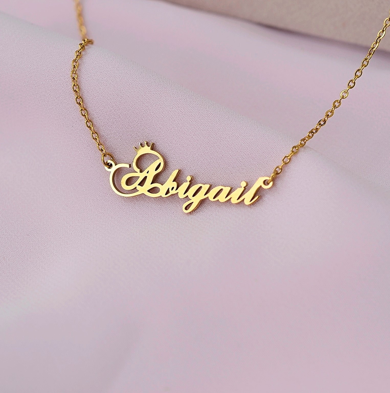 Abby Uppercase Nameplate Necklace – Retail Therapy Jewelry