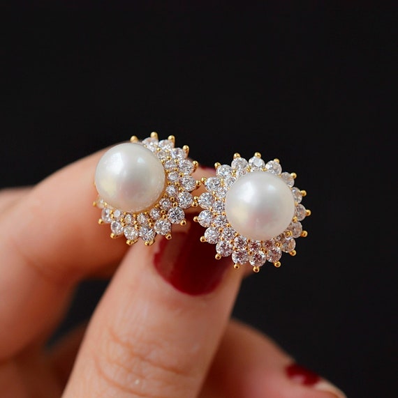 Golden Petals and Pearl 18k Gold Plated Stud Earrings – Ettika