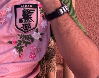 Japan X Nigo Ausweichtrikot-Hemd nach Maß Hand genähtes rosa T-Shirt Kirschblüte Blumenstickerei UK / US | Größe L | Frühling