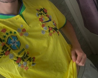 Maillot de football du Brésil sur mesure T-shirt jaune cousu main fleur fleur broderie florale Royaume-Uni / États-Unis | Taille L
