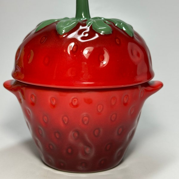 Le Creuset Strawberry Stoneware Ceramic  Cocotte ~ 13 ounces - New with  Box
