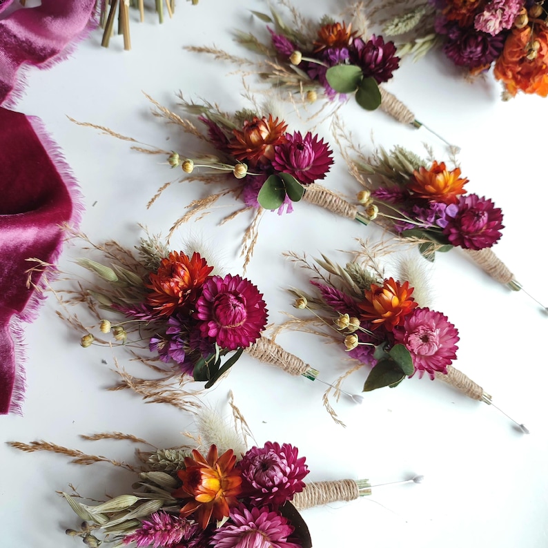 Dried flower buttonholes, using beautiful British grown flowers. No chemicals used. Environmentally friendly.
