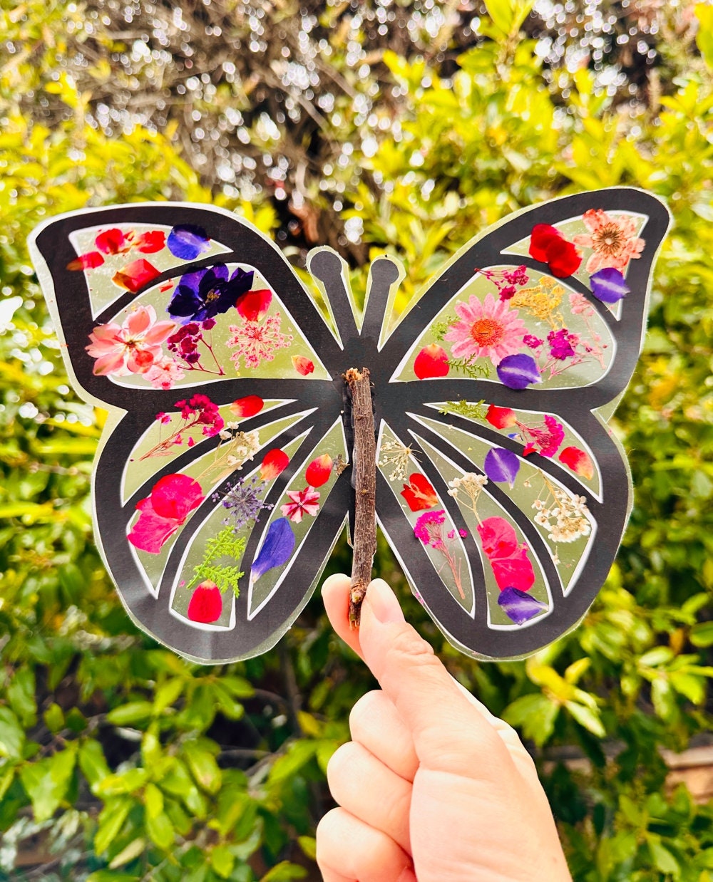 Juego de 12 mariposas de plumas monarca con purpurina en alambre para  arreglos florales y decoraciones de bricolaje (fucsia)