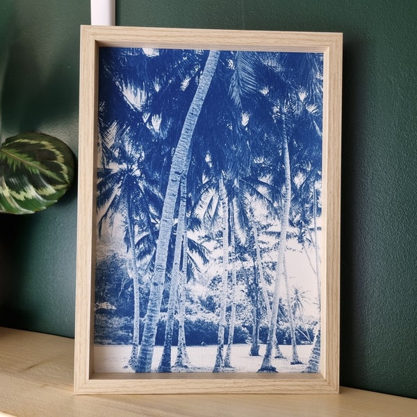 Affiche déco Cyanotype bleu "Sous les palmiers", fait main, photo de palmiers en bord de mer limité et numéroté A4(12x8in) Camille Brignol