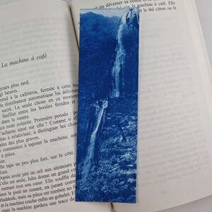 Segnalibro blu fatto a mano, decorazione esotica della Guadalupa, cascata e foto della giungla, stampa artigianale in cianotipia, limitata, firmata