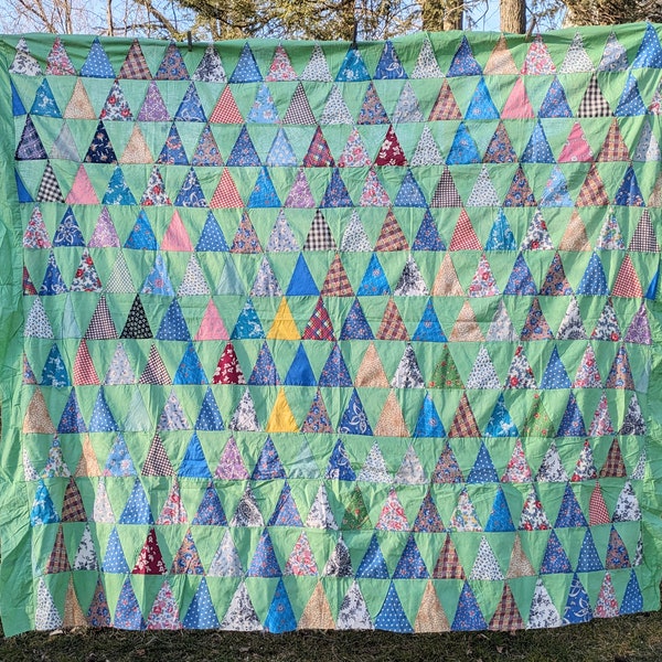 1000 pyramids unfinished quilt top feedsack green vintage