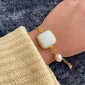 7&quot; gold filled slider bracelet with jade and freshwater pearl charms
