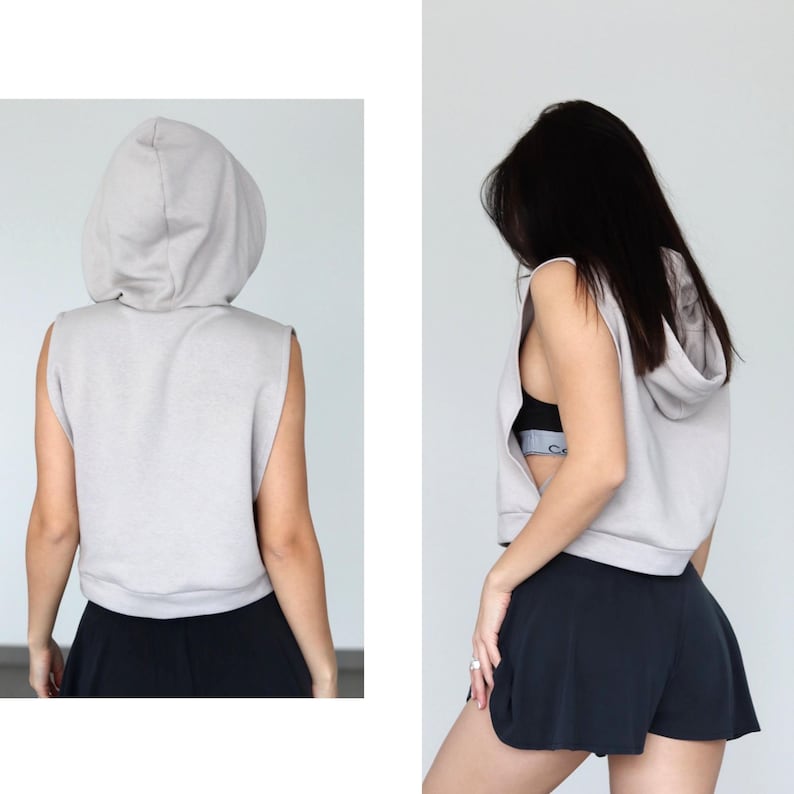 Puede incluir: Una sudadera gris sin mangas con capucha y dobladillo recortado. La sudadera est&aacute; hecha de una tela suave y c&oacute;moda y tiene un ajuste holgado.