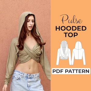 Op de afbeelding: Een olijfgroene, cropped top met lange mouwen, een capuchon en een overslagontwerp aan de voorzijde. De afbeelding bevat een technische lijntekening van het kledingstuk met voor- en achteraanzicht en de tekst Pulse HOODED TOP PDF PATTERN.