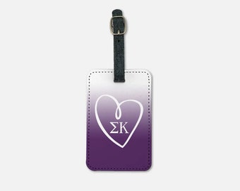 Étiquettes à bagage Sigma Kappa (Lot de 2) Dégradé violet | Étiquette personnalisée pour sac à main Sig Kap | Journée officielle de l'enchère sur les sororités grecques Grands petits cadeaux