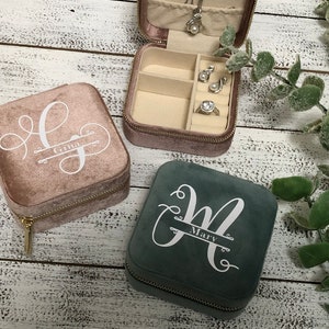 Velvet Personalized Custom Bridesmaid Jewelry Boxes, Bridesmaid Bridal Party Gift, Bridesmaid Proposal, Travel Jewelry Case, Gift for Bride