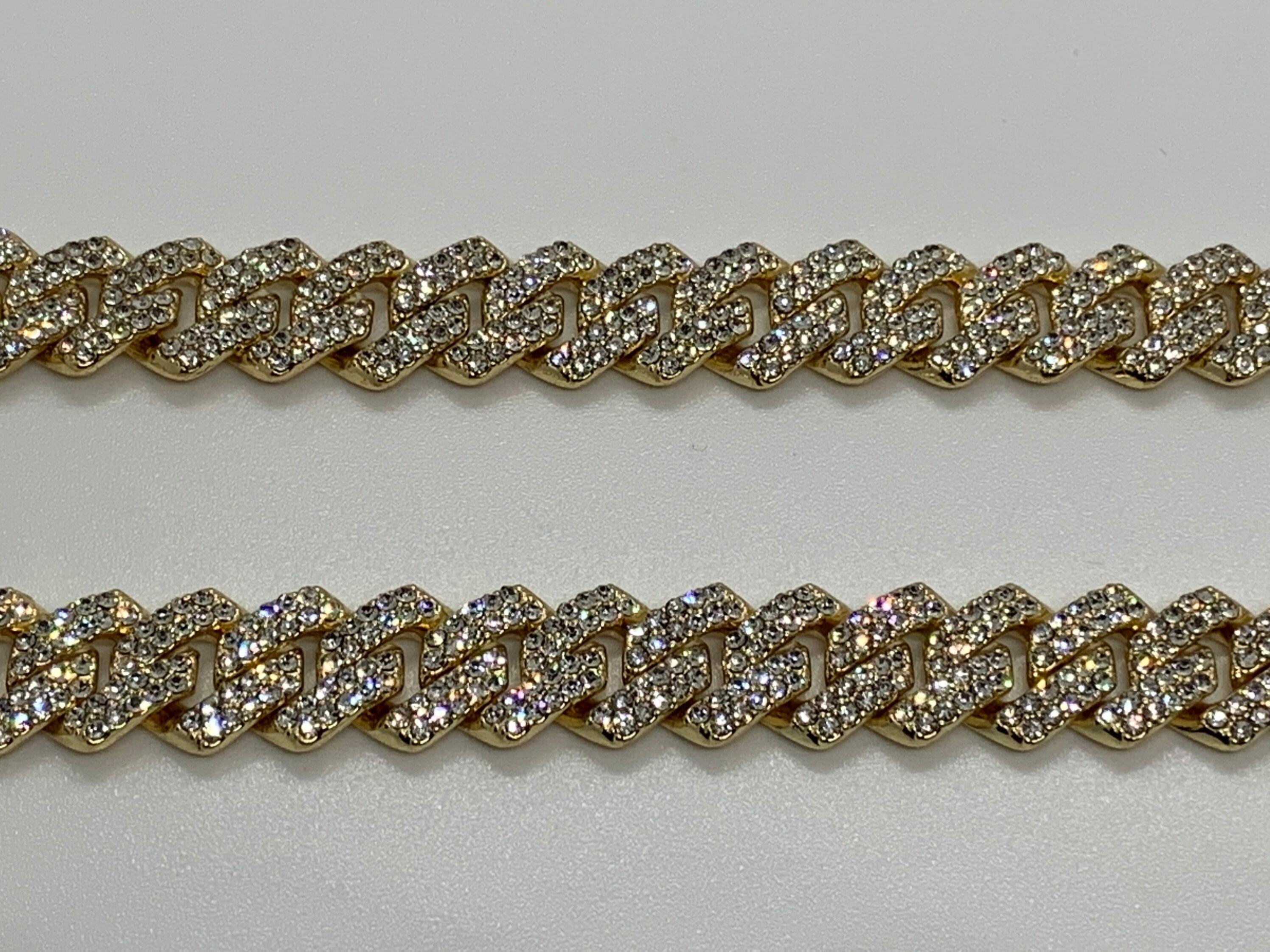 Set Di 2 Collane Oro Per Donna, Placcato 14K. Design A Strati: Catena Cubana + Catena A Fermaglio. Chiusura OT, Ipoallergenico, Resistente All'Acqua. Gioielli Alla Moda E Robusti. - 5