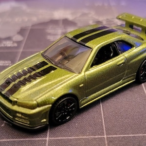 Custom Hot Wheels Nissan Skyline GT-R BNR34 Echte Fahrer tauschen Gummireifen mit Bremsen