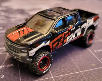 Custom Chevy Silverado 2019 1/64 Real Riders Swap Borla Edition Hot Wheels