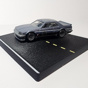 Plataforma para derrapar en el tablero de Hot Wheels con NISSAN SKYLINE