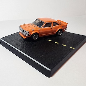 Plataforma para derrapar en el tablero de Hot Wheels CON TOYOTA COROLLA