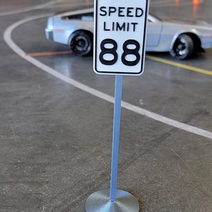 88 MPH speed limit sign 1/10 scale for RC cars and diorama