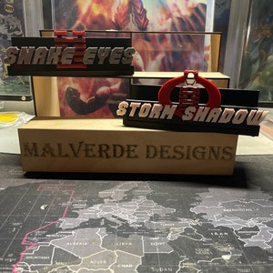 Snake Eyes und Storm Shadow Ständer