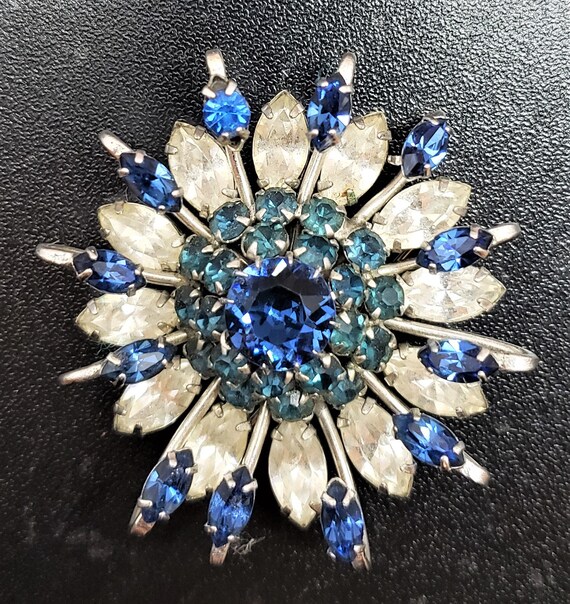 Vintage Kramer rhinestone starburst brooch - image 2