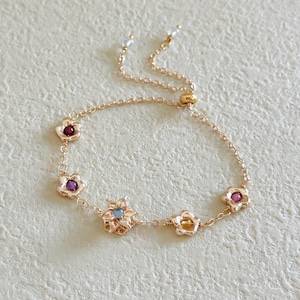 Pulsera de flores de nacimiento combinadas con piedra de nacimiento real, regalo de Navidad personalizado para mamá, fidget spinner con flores de nacimiento, regalo familiar para ella