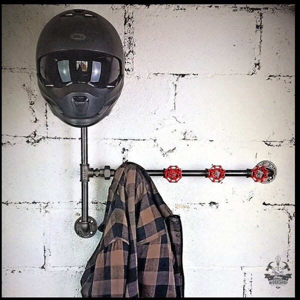 Porte manteau mural avec support casque moto. Patères, idée cadeau papa, motard. Décoration d'intérieur style industriel garage, atelier