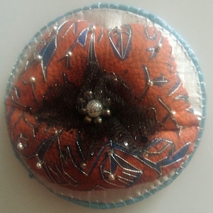 Hand-embroidered leather mouth brooch – Artistic textile jewelry, original and daring accessory