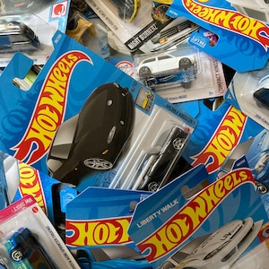 Hotwheels jdm mystery box’s ( includes 7 cars)
