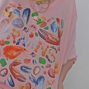 TSHIRT 100% COTTON unisex, prawn cocktail, seashell tshirt in pink image 5