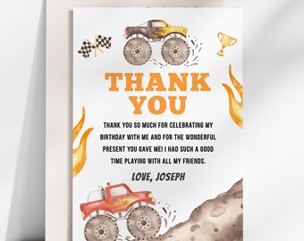 Puede incluir: Una tarjeta de agradecimiento con un tema de camión monstruo. La tarjeta presenta una ilustración de acuarela de un camión monstruo conduciendo por una pista de tierra. El texto de la tarjeta dice "Gracias" en letras naranjas e incluye un mensaje agradeciendo al destinatario por celebrar el cumpleaños y por el regalo. La tarjeta está firmada "Con cariño, Joseph".