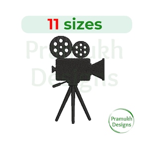 Op de afbeelding: Zwart-witte silhouet van een vintage filmcamera op een statief. De tekst "11 maten" staat boven de camera.