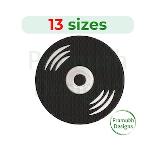 Puede incluir: Disco de vinilo negro con surcos blancos, un centro blanco y el texto "13 tamaños" en verde y rojo.