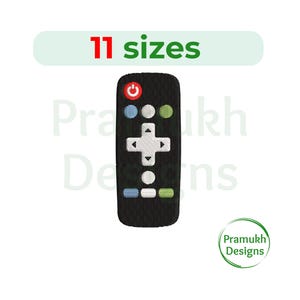 Può includere: Telecomando nero con pulsanti bianchi a forma di croce e pulsanti colorati. Il testo "11 dimensioni" è sopra il telecomando. Il logo Pramukh Designs si trova nell'angolo in basso a destra.