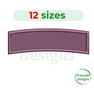 Puede incluir: Un diseño de bordado curvo morado con el texto "12 tamaños" arriba y "Diseños" abajo.