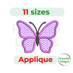 Op de afbeelding: Een paars vlinder-appliquéontwerp met een zigzagpatroon in de vleugels. Het ontwerp heeft zwarte antennes en een zwart lichaam. De tekst "11 maten" staat boven de vlinder en "Applique" eronder. Het Pramukh Designs-logo staat rechtsonder.