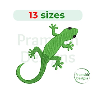Puede incluir: Un diseño de lagarto bordado en verde con ojos negros y una cola enroscada. La imagen incluye el texto "13 tamaños" en rojo y verde, y un logotipo de Pramukh Designs.
