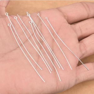 90 alfileres de ojo plateados de 65 mm de largo (2,5 pulgadas de largo) y calibre 21. Alambre semiduro. Accesorios para alfileres con cabeza de cobre. Alfileres de alambre Mogra.
