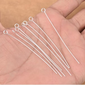 100 alfileres de ojo plateados de 65 mm de largo (2,5 pulgadas de largo), orificio de 2,2 mm, calibre 21. Alambre semirresistente, accesorios de cobre, alfiler sin rematar.