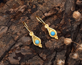 Brincos pendentes minimalistas de turquesa em ouro 14k, brincos pendentes artesanais, brinco minimalista, presente para mãe, aniversário, roupa de praia
